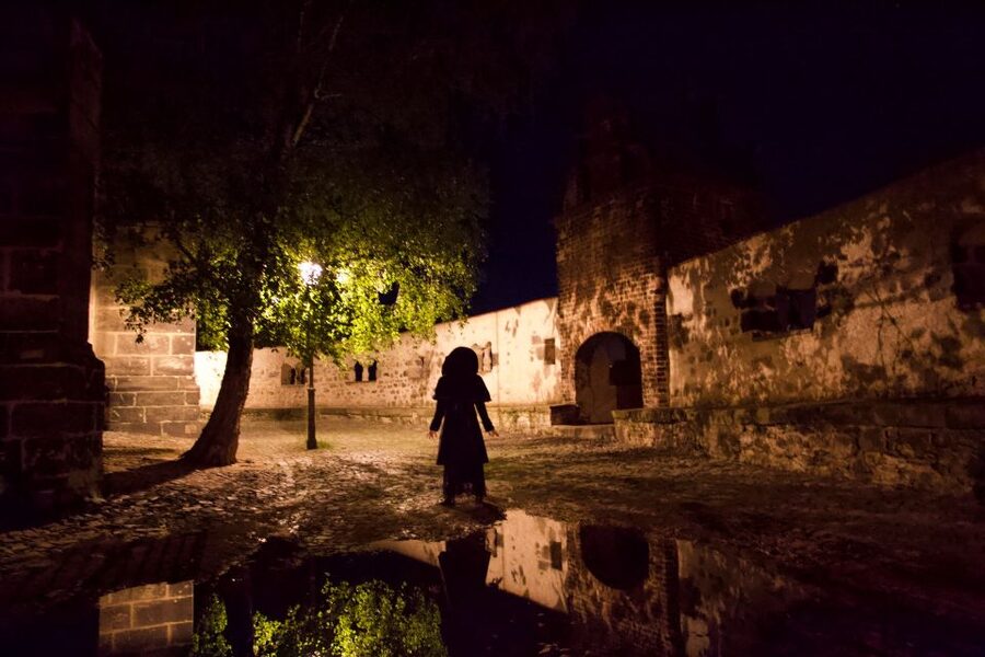Görlitz: Ghosts and Spooky Historical Night Walking Tour - Starting beside Peterskirche and the Waidhaus