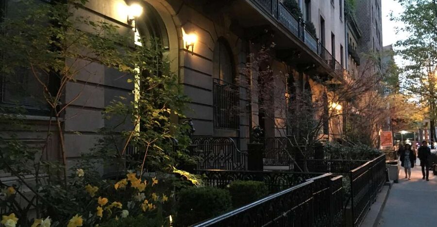Greenwich Village Ghost Tour - Washington Square Park and the Hanging Tree