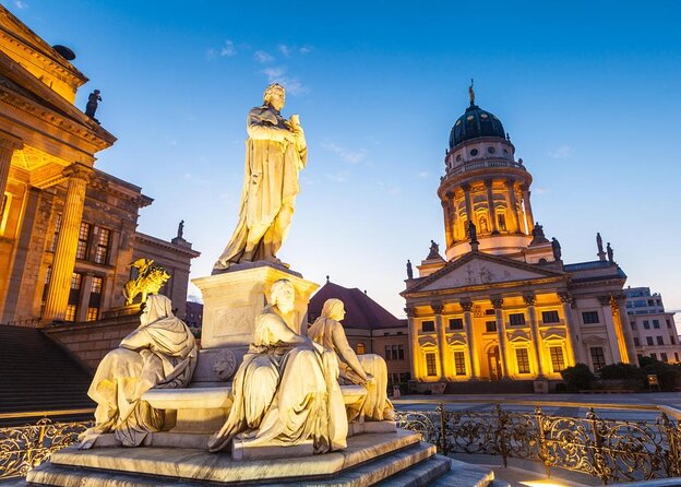Gruseltour Berlin Haunted Ghost Walk 90-minute at Berlin Mitte city center - Berlin’s dark past, told after 9 pm