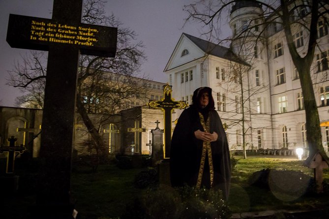 Gruseltour Berlin Haunted Ghost Walk 90-minute at Berlin Mitte city center - How the interactive performance works