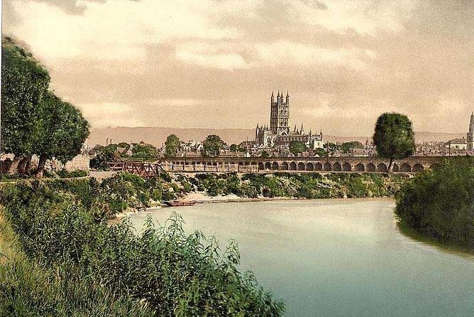 Guided walking tour : Ghosts & Giggles Of Gloucester - Why this Gloucester ghost walk works