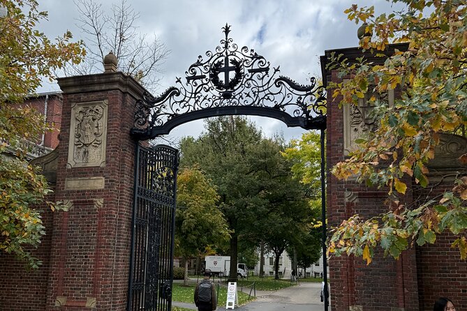 Harvard's Haunts Solo Smart Phone Guided App Ghost Walking Tour - Wadsworth House and the opening stories