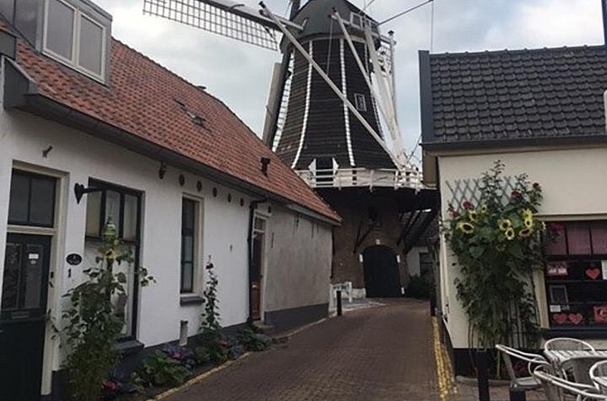 Hattem's Windmills, Bakeries and Ghosts: A Self-Guided Audio Tour - Het Spookhuys and the ghost story