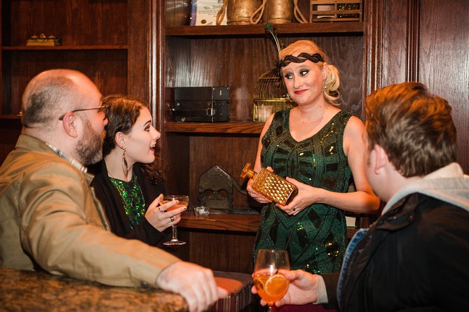 Haunted Chicago Booze and Boos Ghost Walking Tour - Walking through Lincoln Park’s darker corners