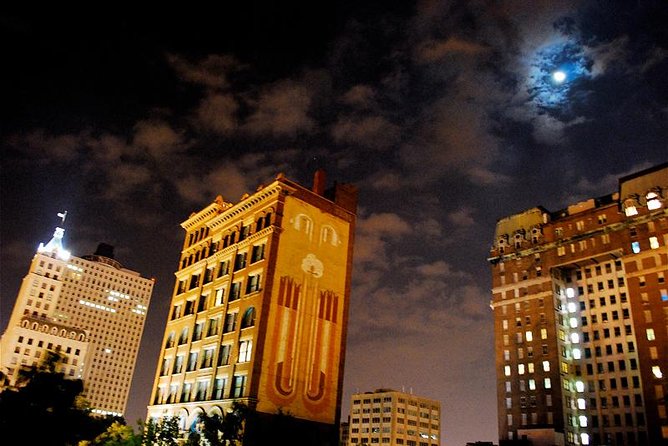 Haunted Memphis Walking Ghost Tour - Earnestine and Hazel’s, the main event