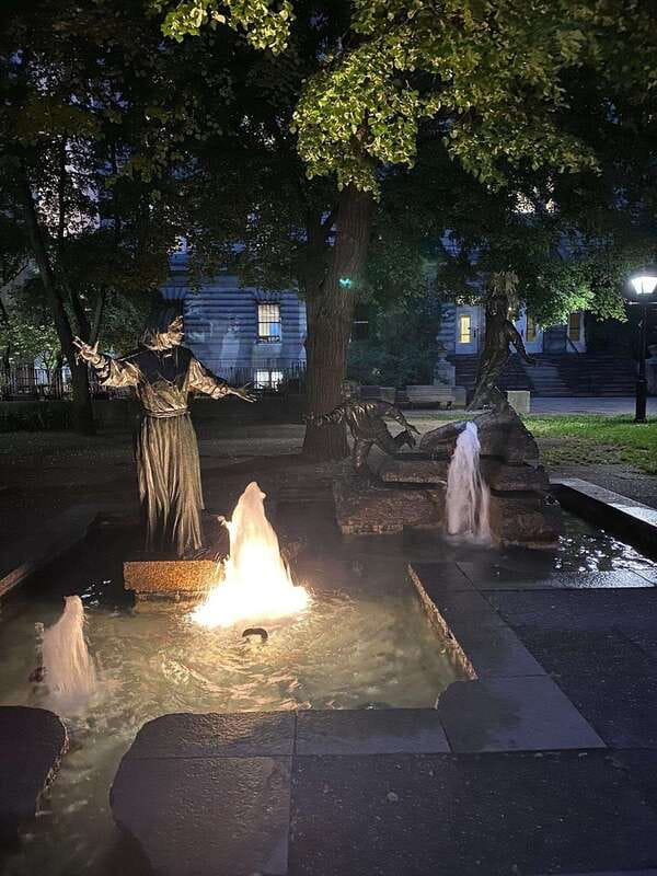 Haunted Old Montreal Ghost Walking Tour - Why Old Montreal makes such an effective ghost tour