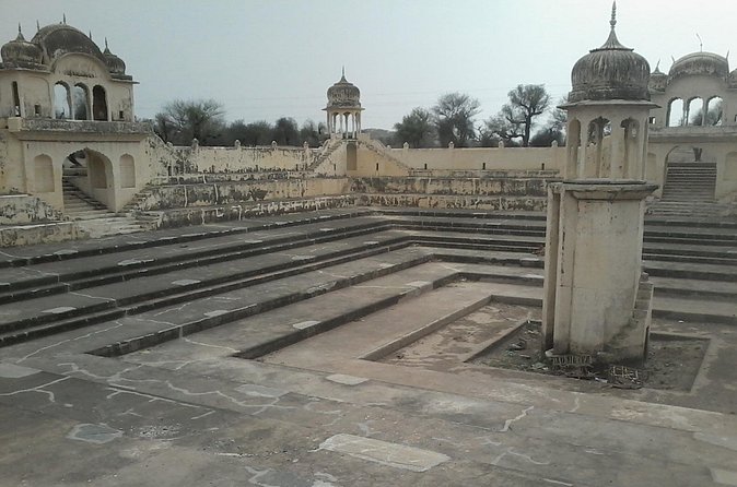 Haunted Place Bhangargh Fort And Abhaneri Step Well By Private Car Same Day Tour - Who should book this day trip
