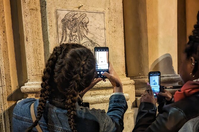 Haunted Rome Ghost Tour - The Original - Using dowsing rods with the group