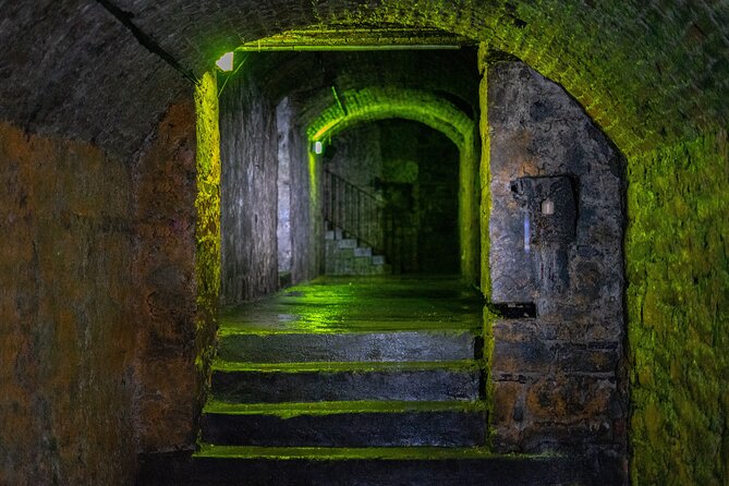 Haunted Vaults and Graveyard Walking Tour in Edinburgh - Two dark sides of Edinburgh in 90 minutes