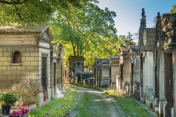 Haunted Walking Tour of Père Lachaise Cemetery - Key points to know before you book