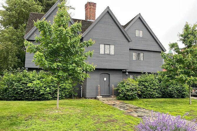Historian's Guide to the Salem Witch Trials - First Church and the road to the accusations