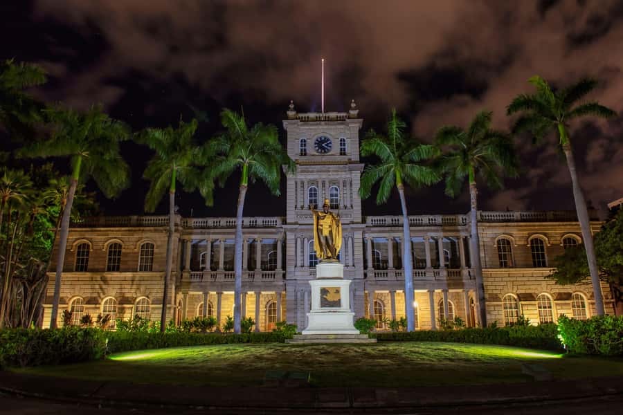 Honolulu Haunts: Ghosts and Spirits Walking Tour - Red Rainbow, Atlas Insurance, and haunted ground