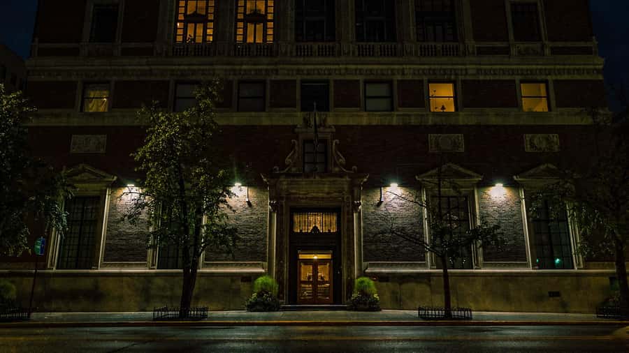 Indianapolis: Crossroads Ghosts Haunted Walking Tour - Winner’s Circle Sports Pub after dark
