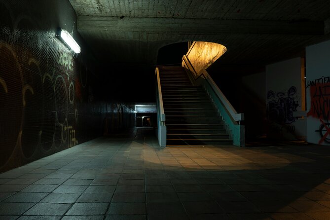 Jack the Ripper Tour and Underground Prison - How the small group changes the experience