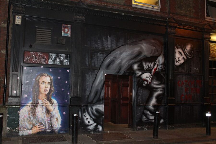 Jack The Ripper Tour in London's East End - Meeting the guide beside Liverpool Street Station
