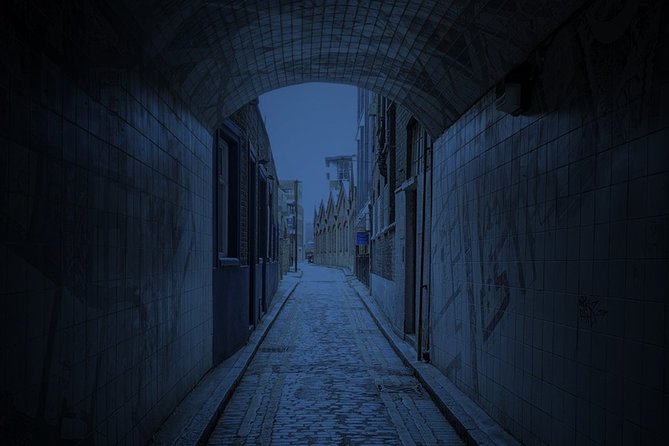 Jack the Ripper tour in Spanish - Starting at St Mary’s Whitechapel Church Memorial