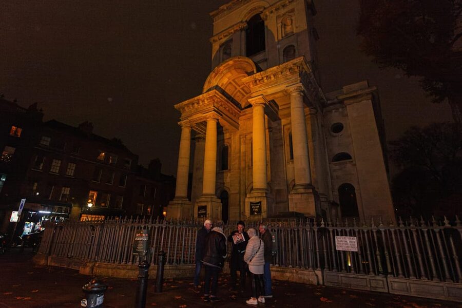 Jack the Ripper Walking Tour: Murder, Mystery, & the Women - Meeting the five women behind the case