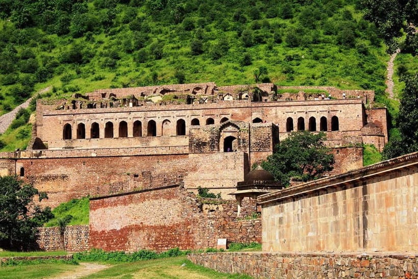 Jaipur: Haunted Bhangarh Fort and Abhaneri Stepwell Day Trip - The haunted reputation, and what you actually see