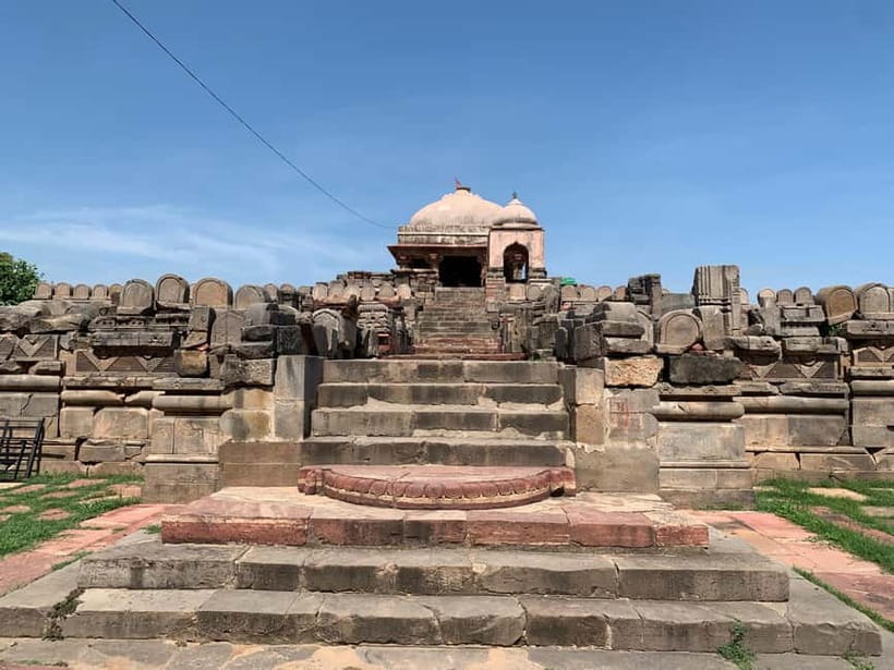 Jaipur: Haunted Bhangarh Fort and Abhaneri Stepwell Day Trip - The quiet road to Bhangarh Fort