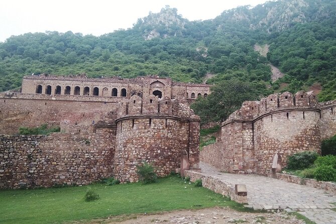 Jaipur to Chandbaori Stepwell & Haunted Bhangarh Private Trip - A short stop at Harshat Mata Temple