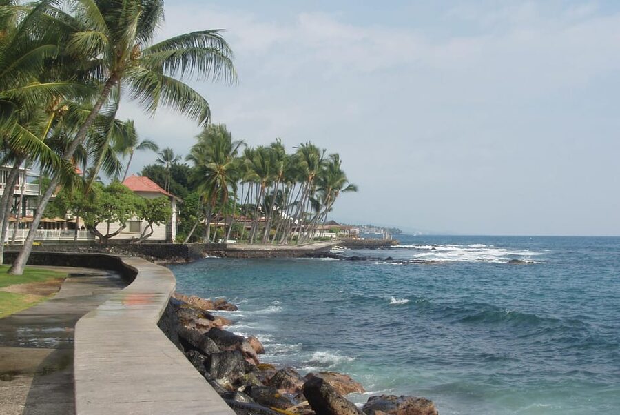 Kailua-Kona: Haunted History Ghost Walking Tour - Moku‘aikaua Church and stories of miracles