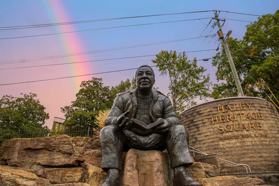 Knoxville: Scruffy City Ghosts Haunted Walking Tour - What the guide adds to a one-hour route