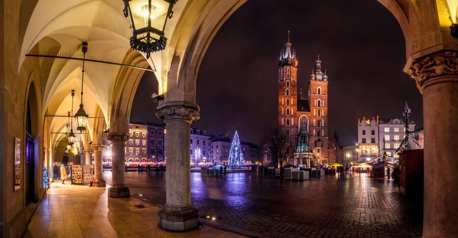 Krakow: Evening Walking Tour with Spooky Stories - Florian Gate and the first taste of Krakow’s darker past