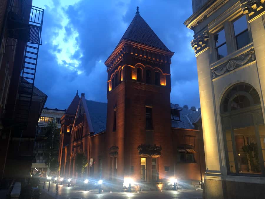 Lancaster: Evening Ghost Tour by Candlelight - Meeting the Guide at King and Queen Streets