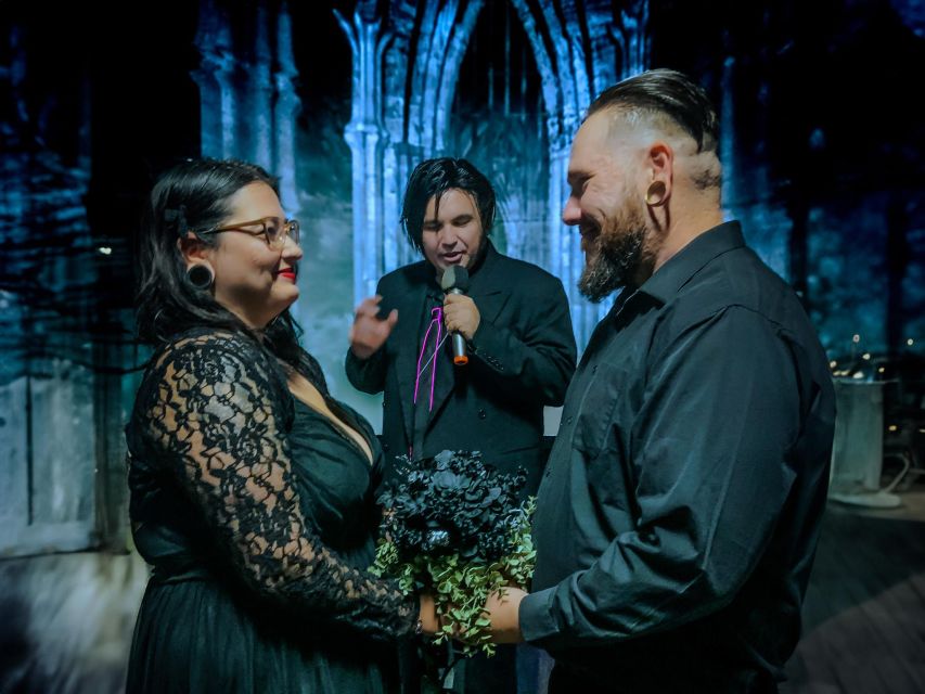 Las Vegas: Haunted House Wedding Ceremony + Photography - A Halloween chapel instead of a standard Las Vegas wedding