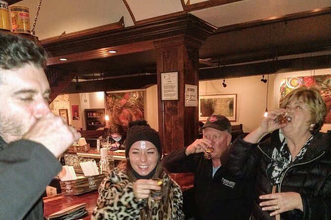 Late Night Savannah Haunted Pub Crawl - Raven, Spooky Steve, and the guide’s role