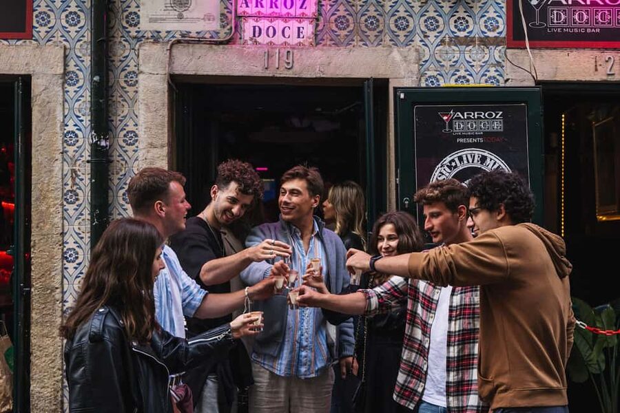Lisbon: Private Dark History Walking Tour with Drinks - Five Portuguese drinks and a sensible pace