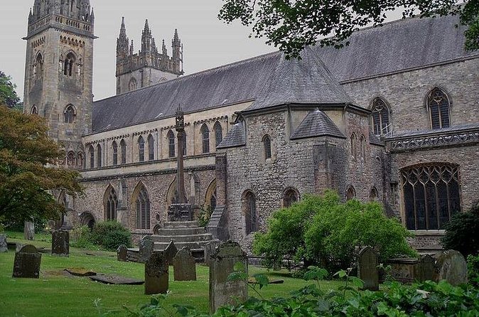 Llandaff's Ghosts: A Self-Guided Audio Tour - What the VoiceMap app adds