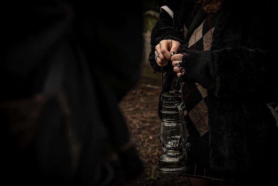 London: Jack the Ripper Night Walking Tour in Whitechapel - Princelet Street and the social setting