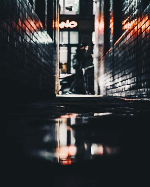 London: Jack the Ripper Tour and Underground Prison in Spanish - Mitre Square and the first murder locations