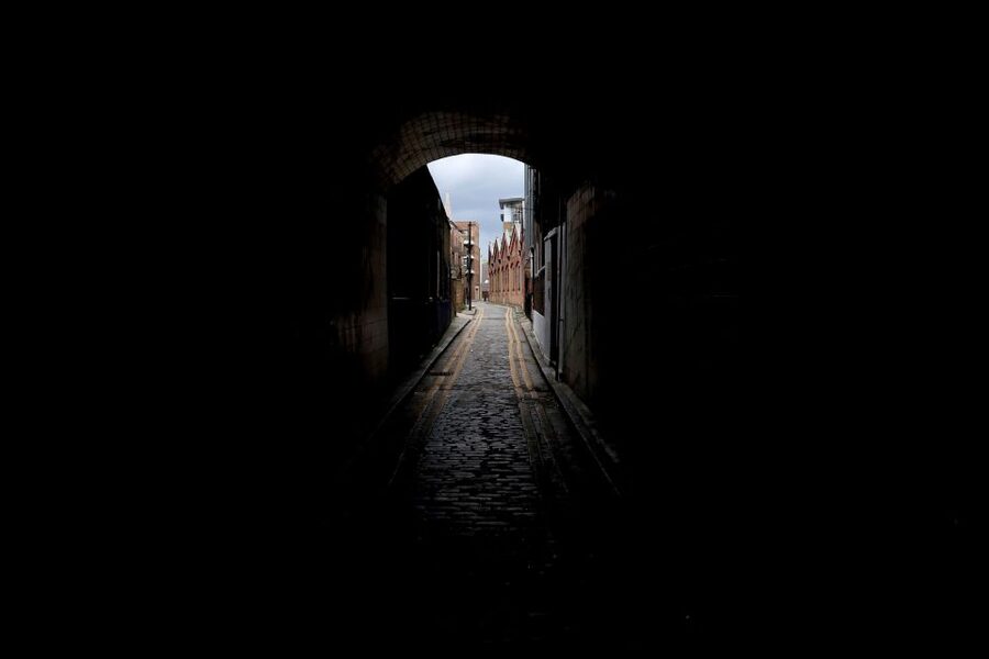 London: Jack the Ripper tour in Spanish (RLA Winner) - Starting at St Marys Whitechapel Church Memorial
