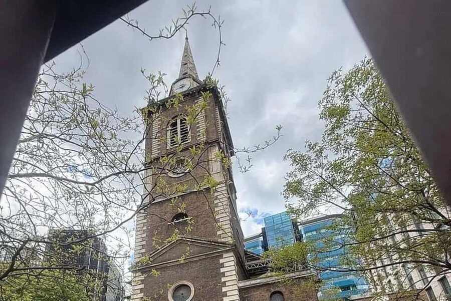 London: Jack the Ripper Tour with Drinks - Walking through Whitechapel without the costume drama