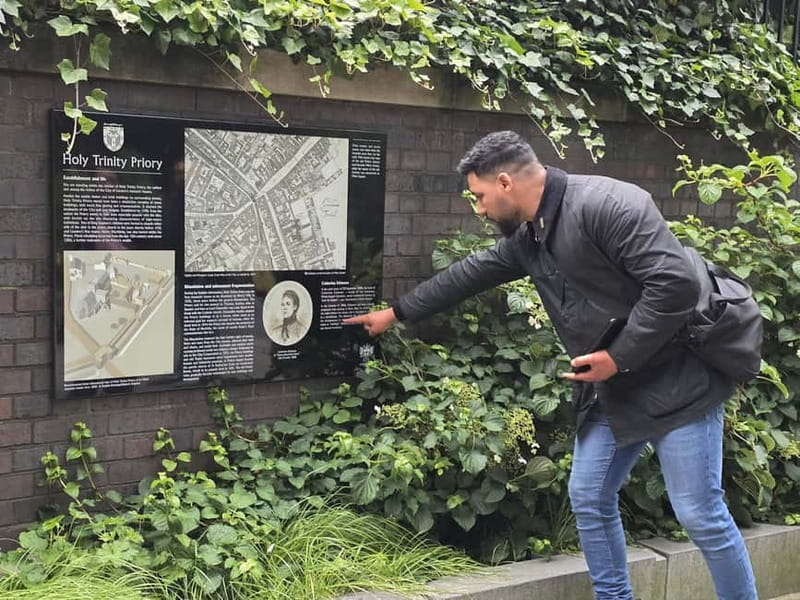 London: Jack the Ripper Tour with Historic Pub Stops - The Ten Bells and the women behind the headlines