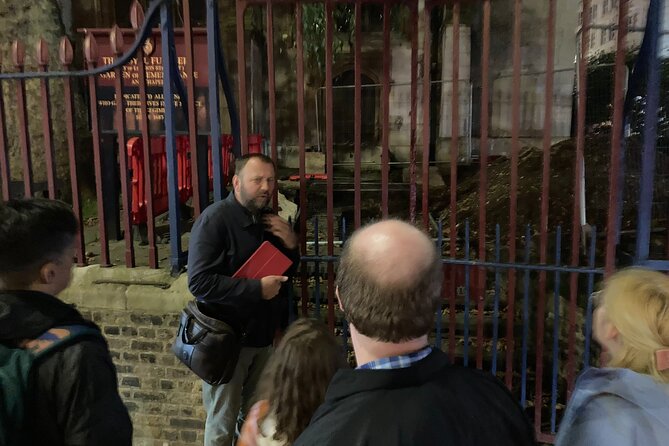 London's Ghosts & Gruesome Past Nighttime Walking Tour - Smithfield Market reveals London’s public execution ground