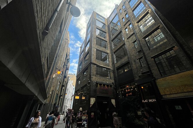London Witches and History Walking Tour - Winchester Palace brings medieval London into view