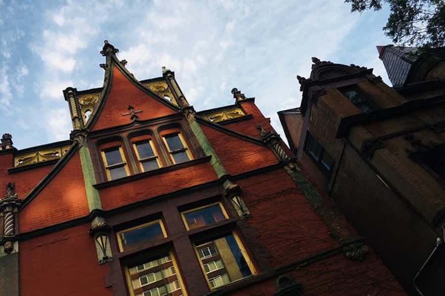 Louisville: Old Louisville Walking Ghost Tour - What the 100-minute format feels like