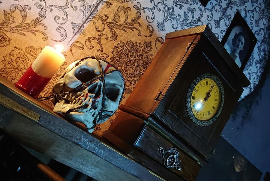 Madrid: Scary Escape Room "The Haunted Box" - Sixty Minutes of Searching, Thinking, and Escaping