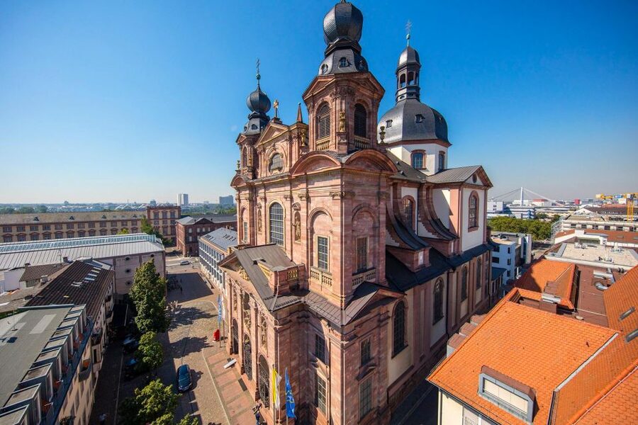 Mannheim, guided costume tour: Hangmen, Witches, Huguenots - Why the cost makes sense at $20