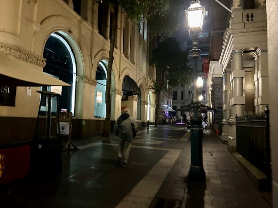 Melbourne: Spirits and Ales Haunted Pub Walking Tour - A dark laneway and the story of lost love