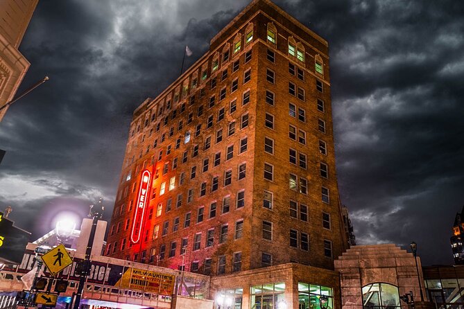 Milwaukee Morbid Mirrorlight Ghost Tours - What the guides add to the experience