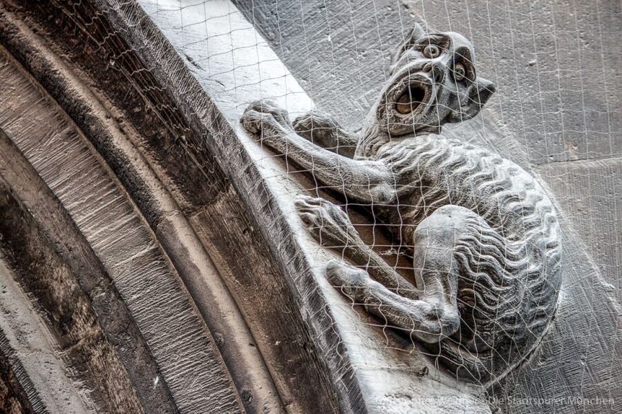Munich: Spooky Tour of Old Town in German - From grave-diggers to executioners