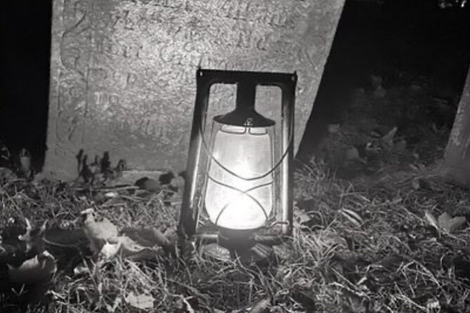 Mystic Moonlit Graveyard Ghost Tour - Stop six: Thomas Williams and the American Revolution