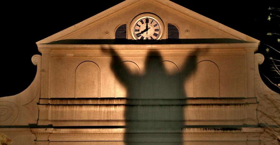 New Orleans: 5 in 1 Ghost & Mystery Evening Tour - Meeting at the Vampire Apothecary