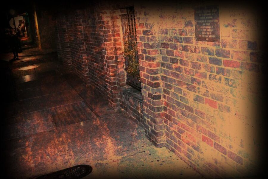 New Orleans: Adults Only Haunted Ghost Tour - Who should book this walk?