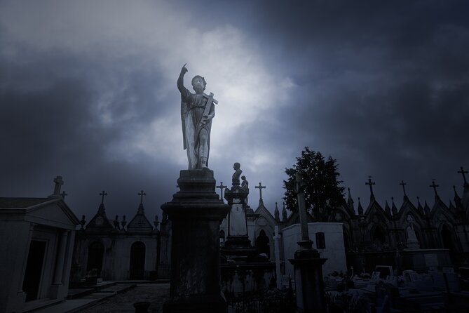 New Orleans Cemetery and Paranormal Investigation Bus Tour - The guides make or break the evening