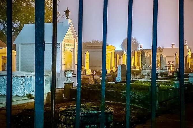 New Orleans: Dead of Night Ghosts and Cemetery Bus Tour - Why the guide matters more than the route